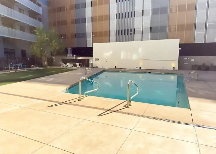 Apartment Centric 2br In Heart Of Dtphx Free Garage Parking *