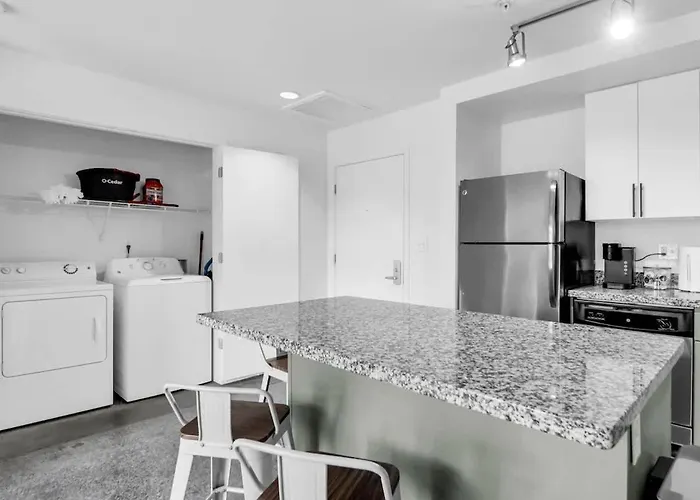 Apartment Centric 2br In Heart Of Dtphx Free Garage Parking