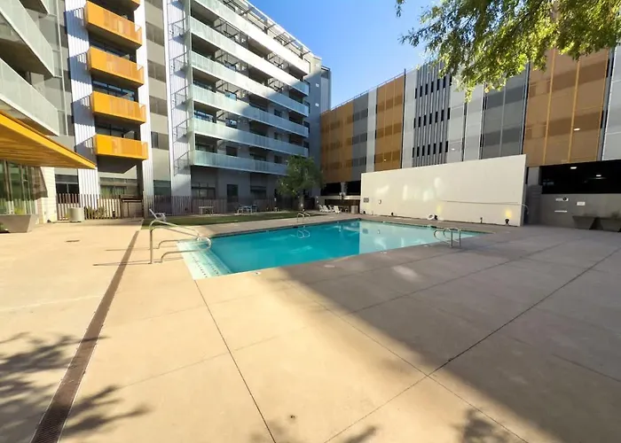 Centric 2br In Heart Of Dtphx Free Garage Parking Apartment *