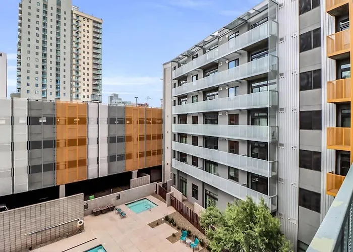 Centric 2br In Heart Of Dtphx Free Garage Parking Apartment