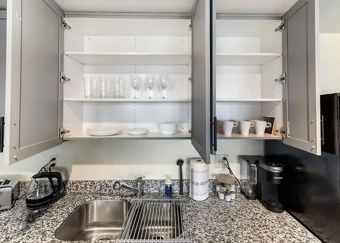 Centric 2br In Heart Of Dtphx Free Garage Parking Apartment Phoenix