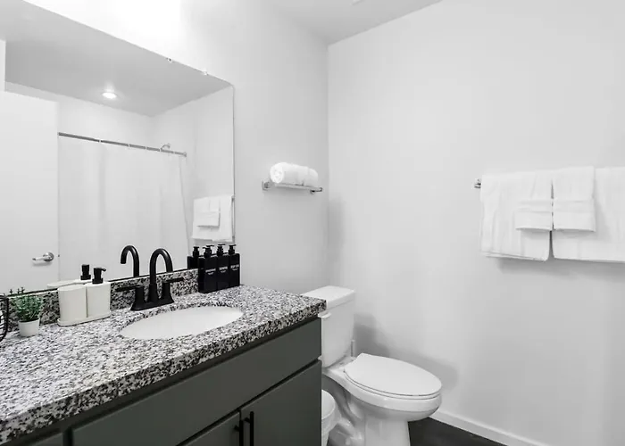 Apartment Centric 2br In Heart Of Dtphx Free Garage Parking