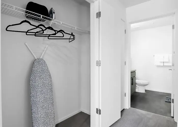 Centric 2br In Heart Of Dtphx Free Garage Parking Apartment *
