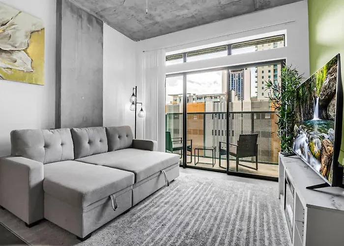 Apartment Centric 2br In Heart Of Dtphx Free Garage Parking *