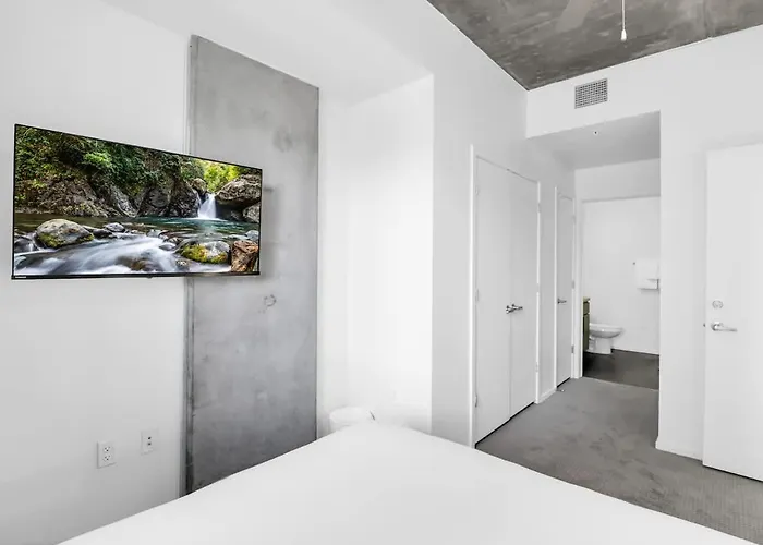 Centric 2br In Heart Of Dtphx Free Garage Parking Apartment Phoenix