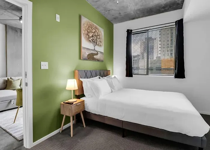 Apartment Centric 2br In Heart Of Dtphx Free Garage Parking
