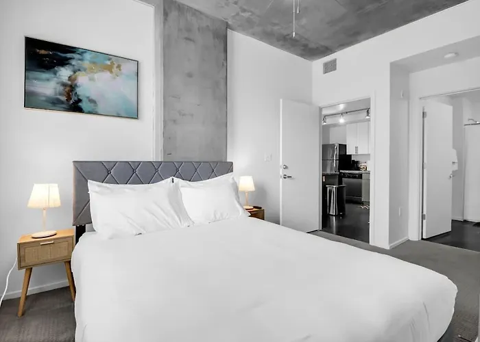 Apartment Centric 2br In Heart Of Dtphx Free Garage Parking *