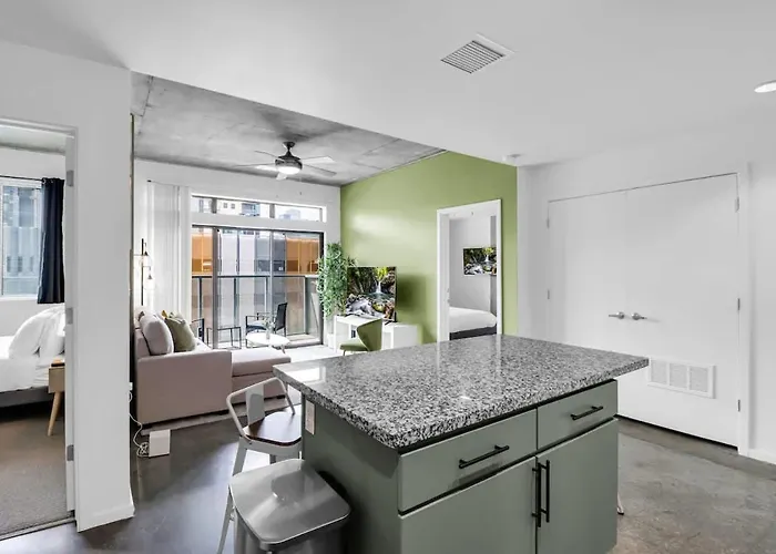 Centric 2br In Heart Of Dtphx Free Garage Parking Apartment Phoenix