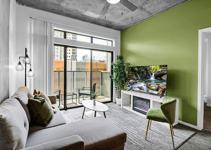Centric 2br In Heart Of Dtphx Free Garage Parking Apartment *